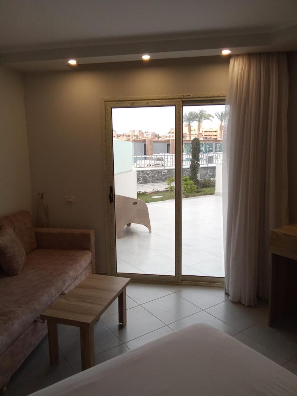 Hotel Paradise Hill 4*