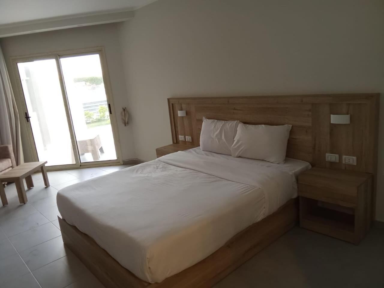 Paradise Hill 4*